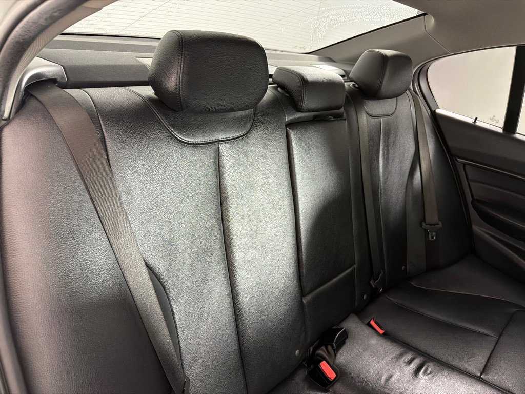 Used 2018 BMW 320i xDrive Sedan AWD/4WD image 23