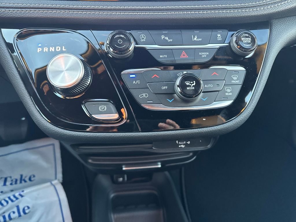 New 2026 Chrysler Pacifica Select image 17