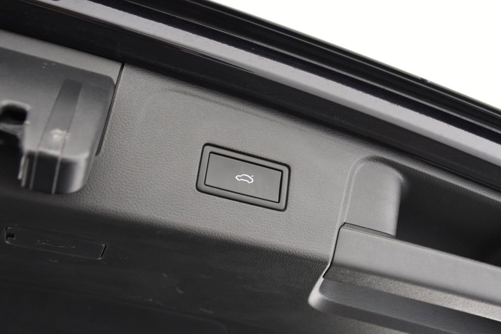 Used 2025 Volkswagen Atlas SEL Premium R-Line image 25