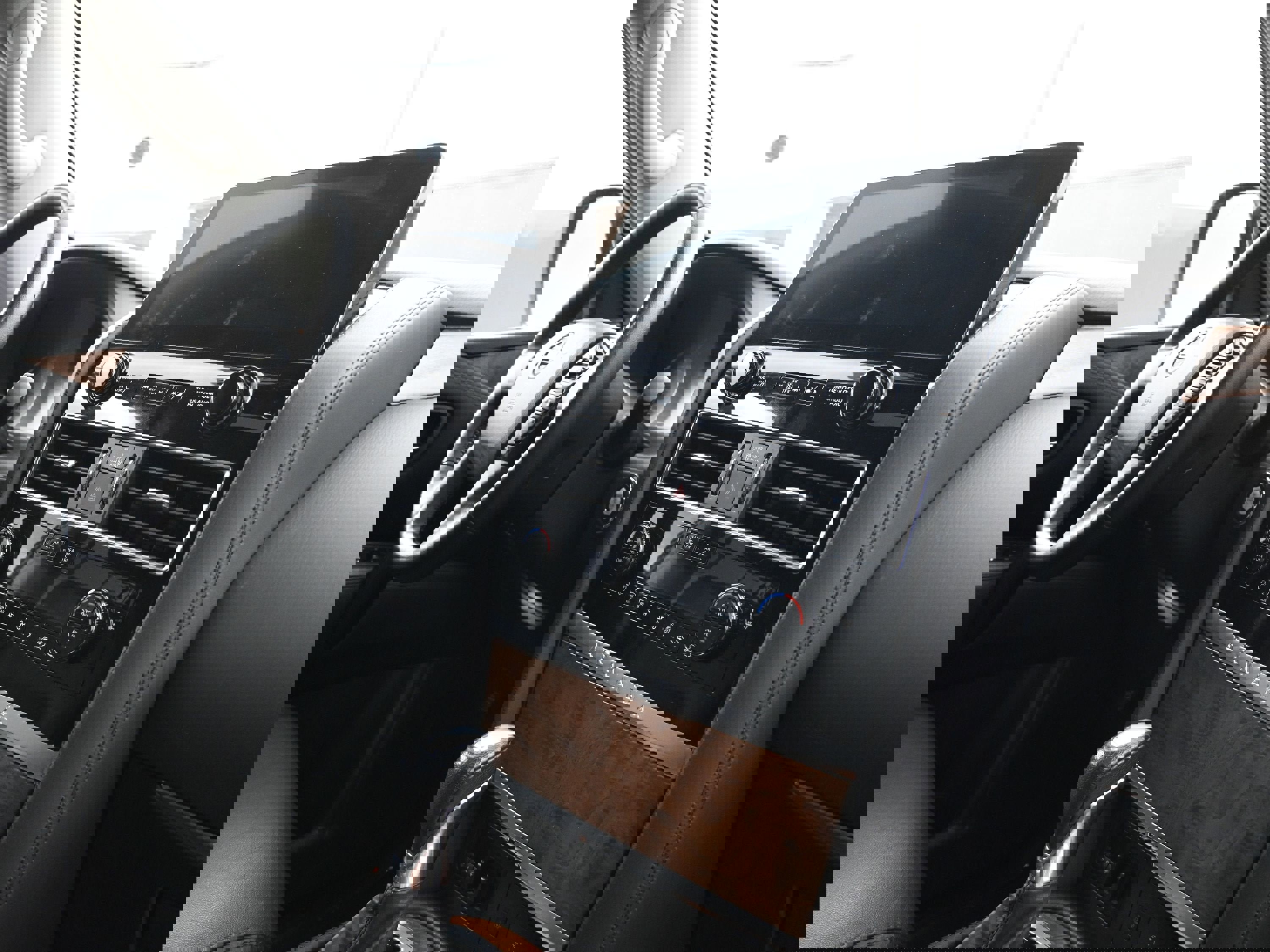 Used 2023 Nissan Armada SL image 81