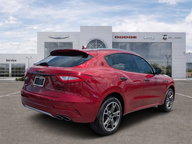 Used 2020 Maserati Levante GranLusso AWD/4WD image 3