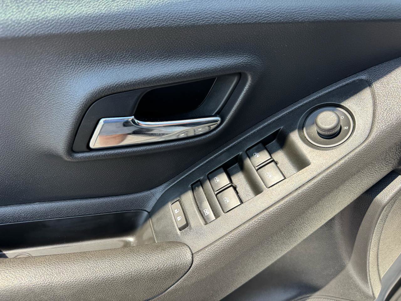 Used 2020 Chevrolet Trax LT w/ LT Convenience Package image 13
