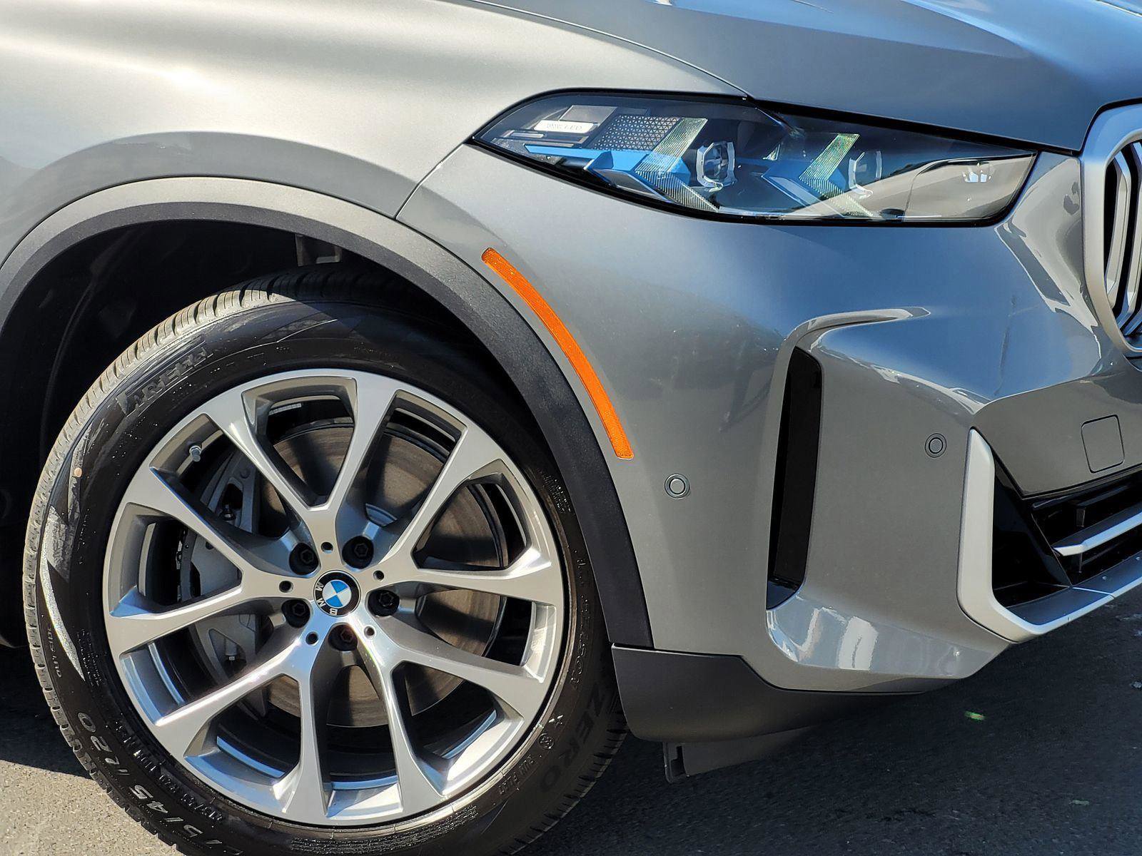 New 2026 BMW X5 xDrive50e w/ Premium Package AWD/4WD image 4