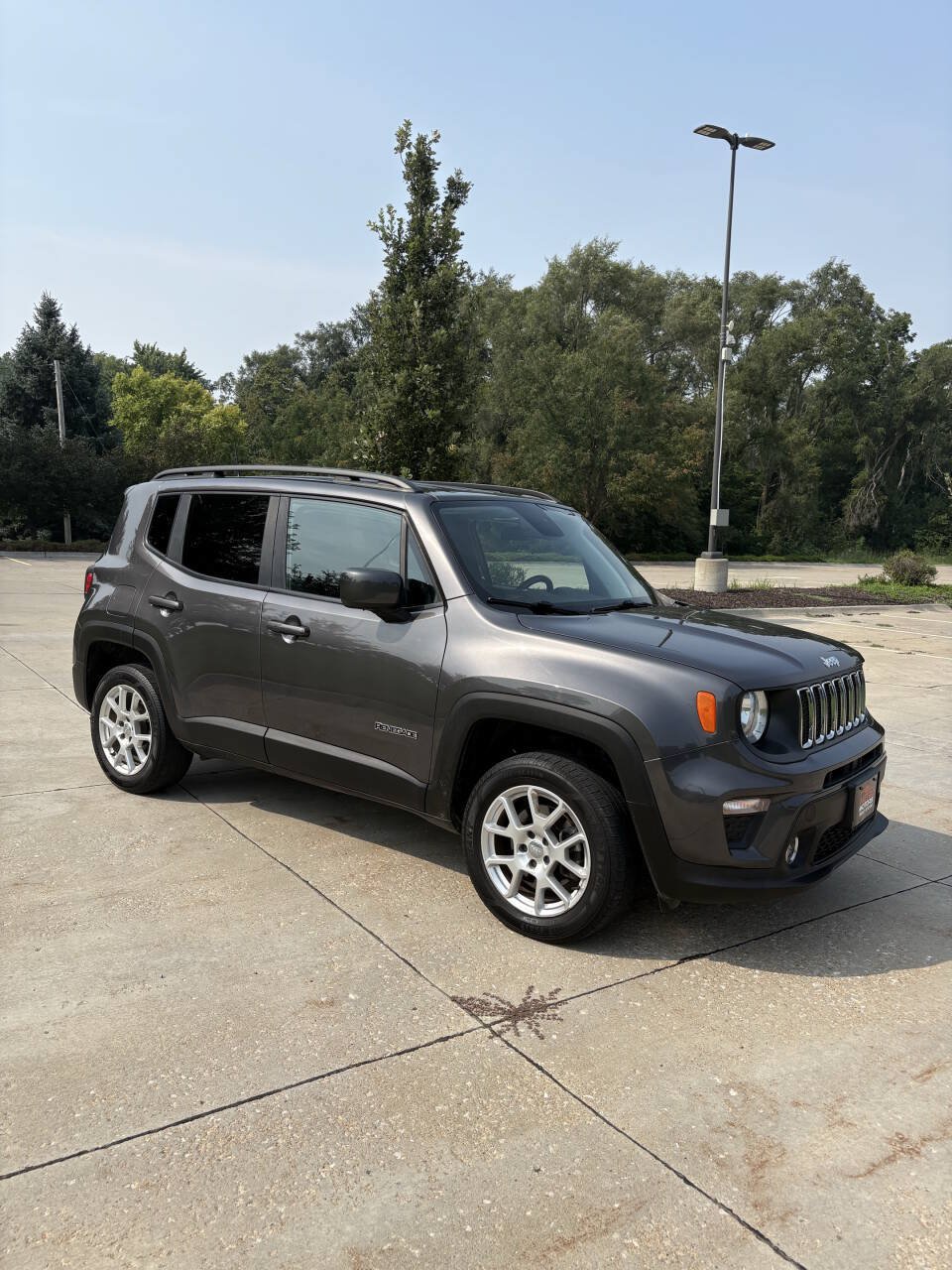 Used 2019 Jeep Renegade Latitude w/ Cold Weather Group AWD/4WD image 3