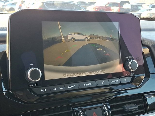 Used 2025 Nissan Pathfinder SV image 13