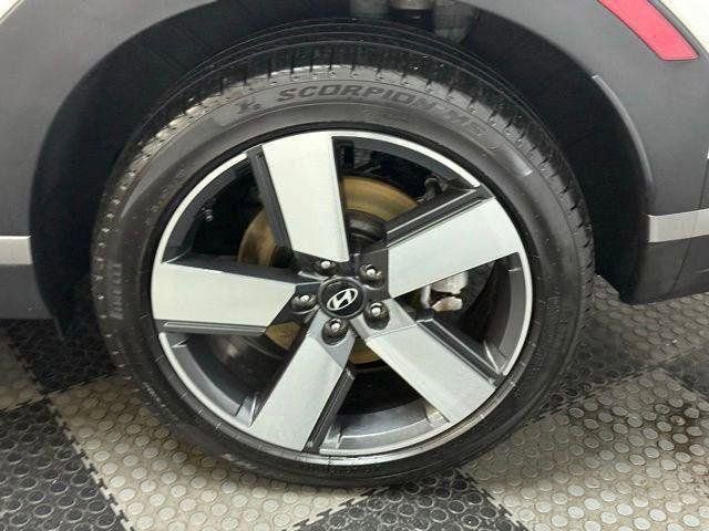 Used 2025 Hyundai Santa Fe Limited image 18