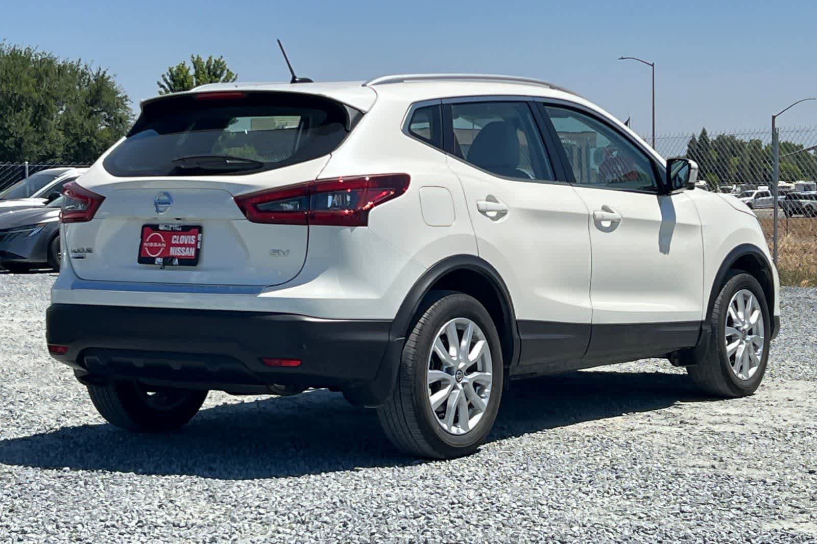 Used 2022 Nissan Rogue Sport SV w/ Technology Package FWD image 3