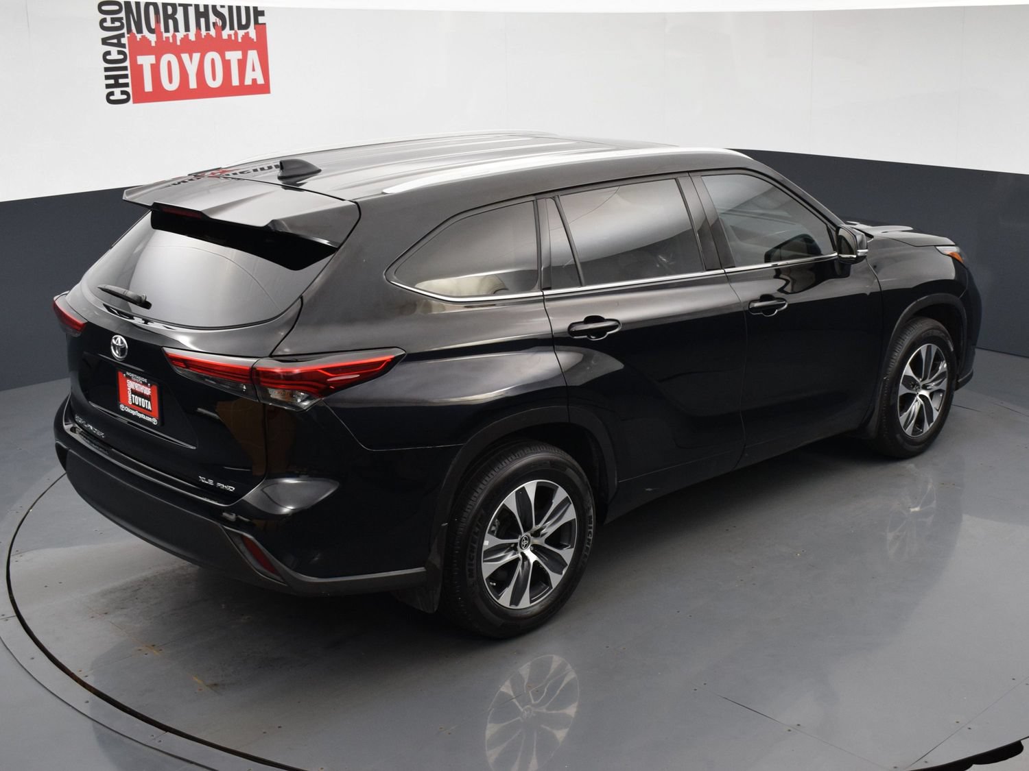 Used 2022 Toyota Highlander XLE AWD/4WD image 24