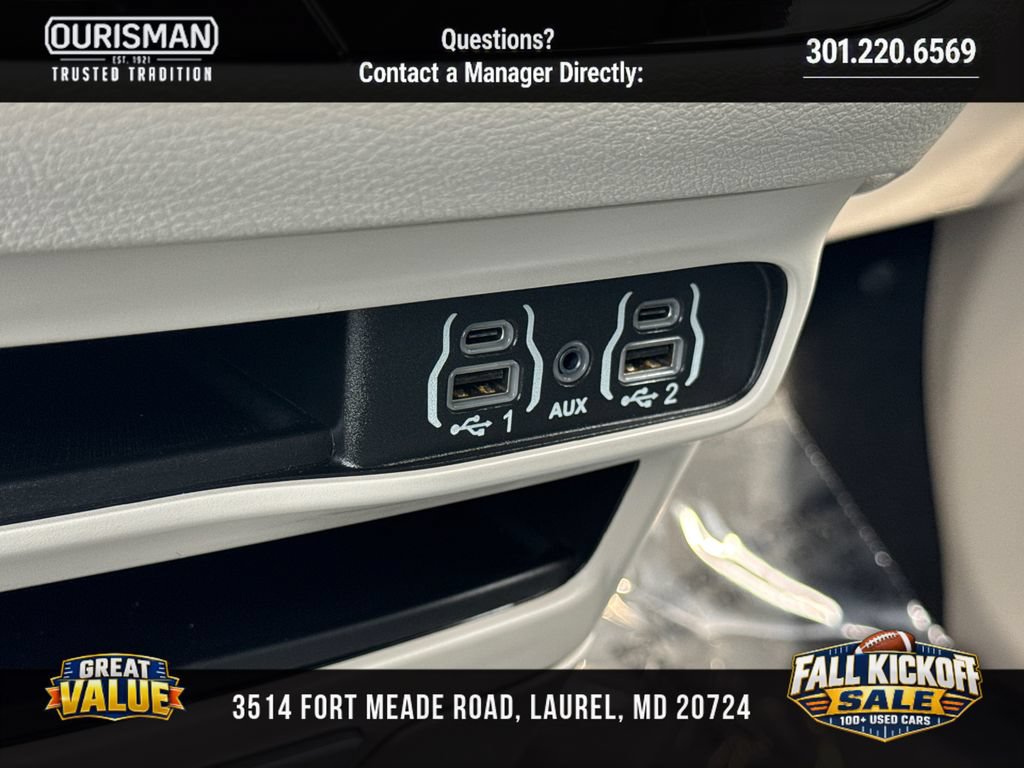 Used 2024 Chrysler Pacifica Touring-L FWD image 28