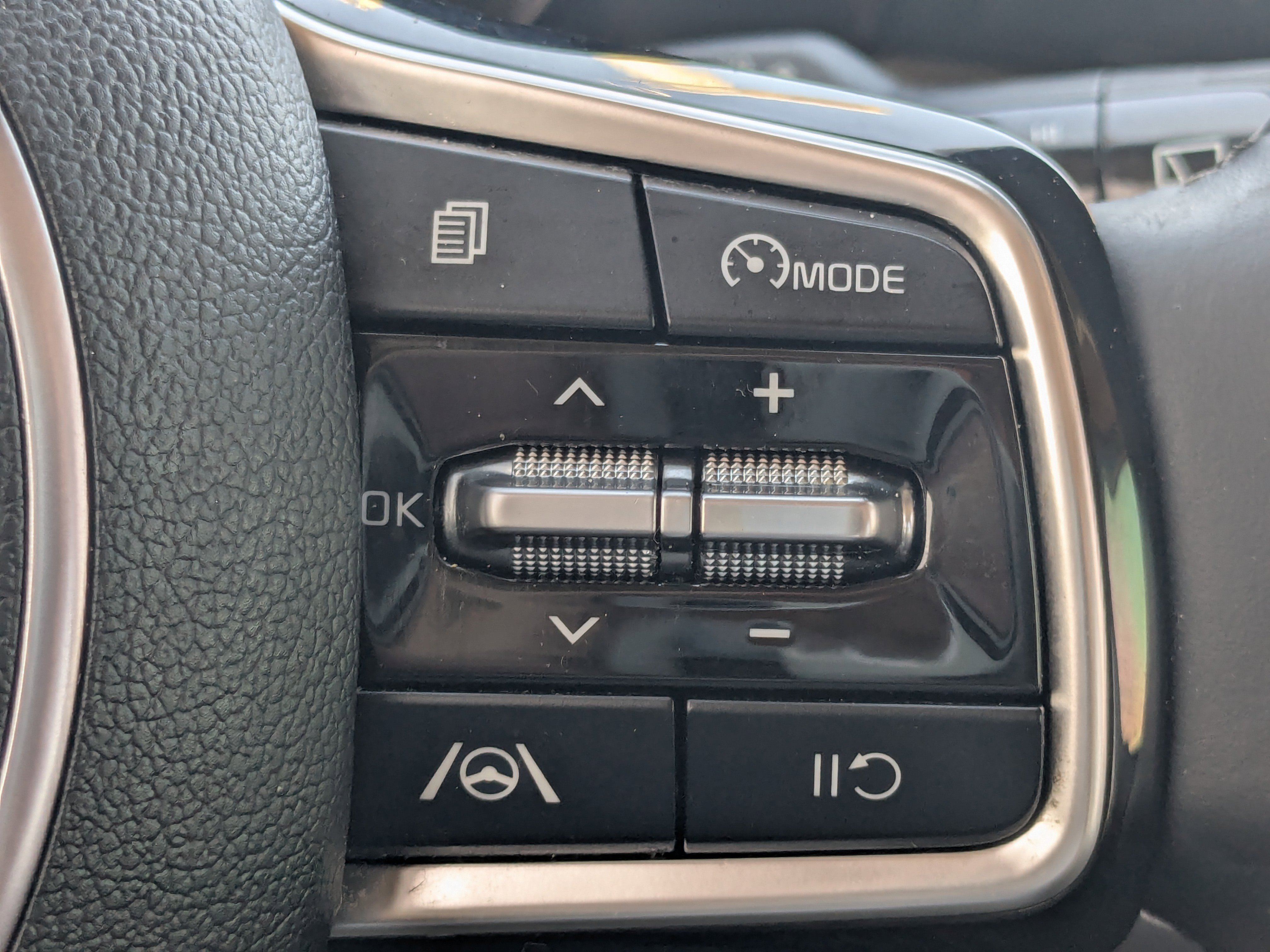 Used 2023 Kia Sorento S w/ Panoramic Sunroof Package image 33