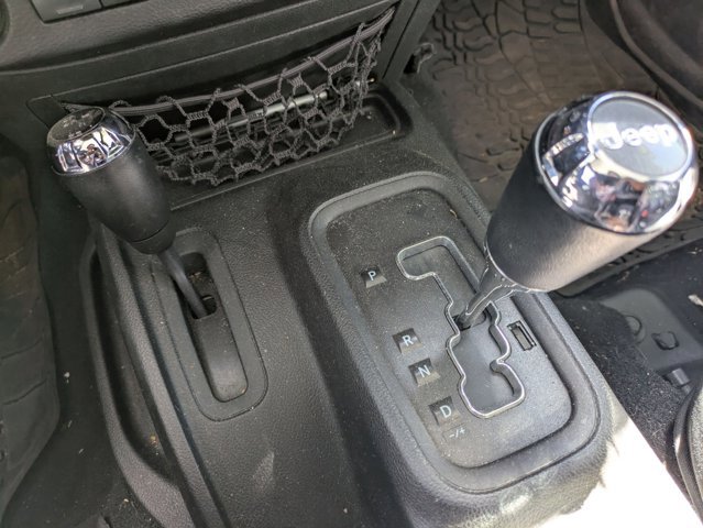 Used 2017 Jeep Wrangler Unlimited Rubicon AWD/4WD image 10