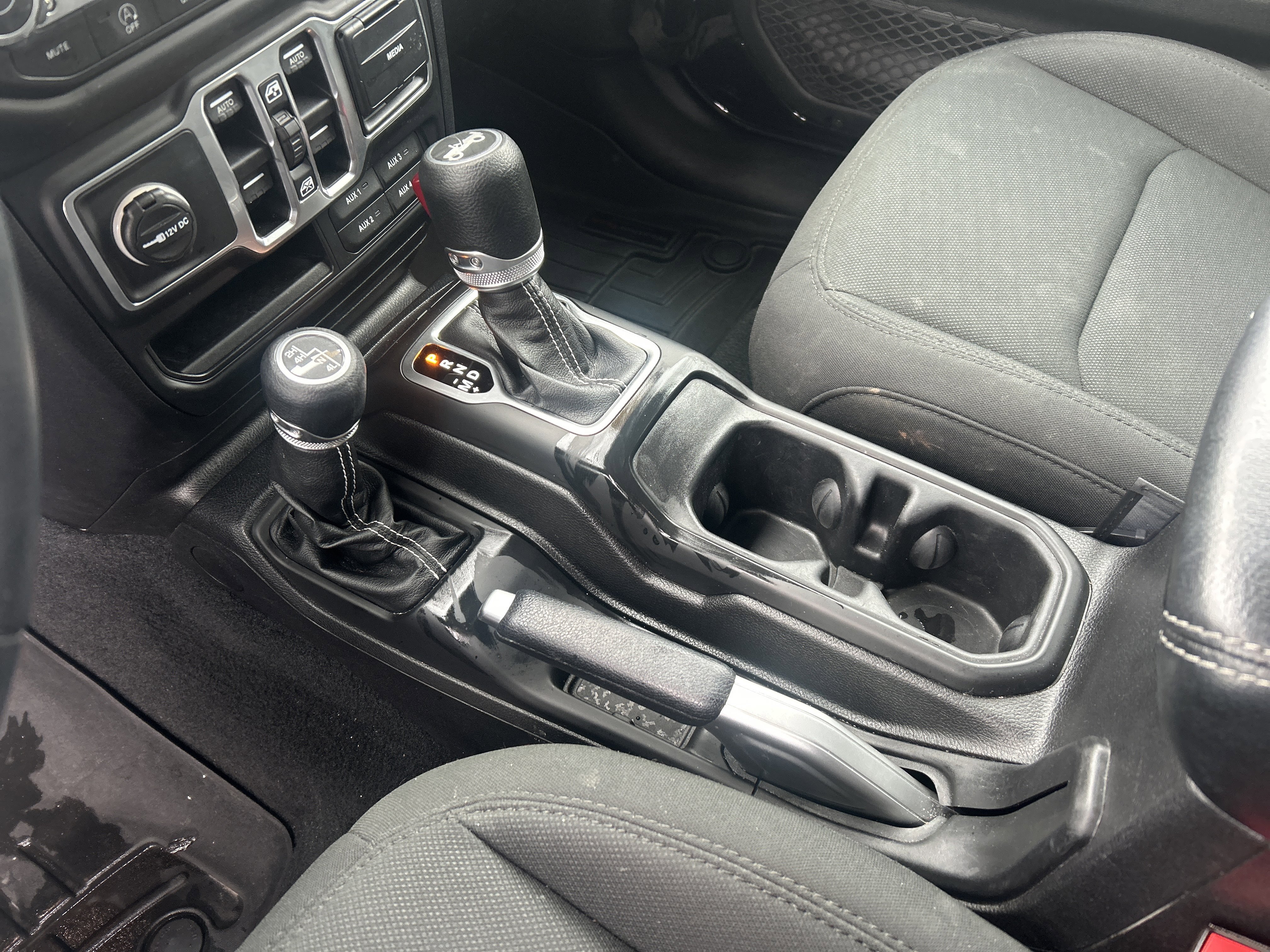 Used 2018 Jeep Wrangler Unlimited Sahara image 23