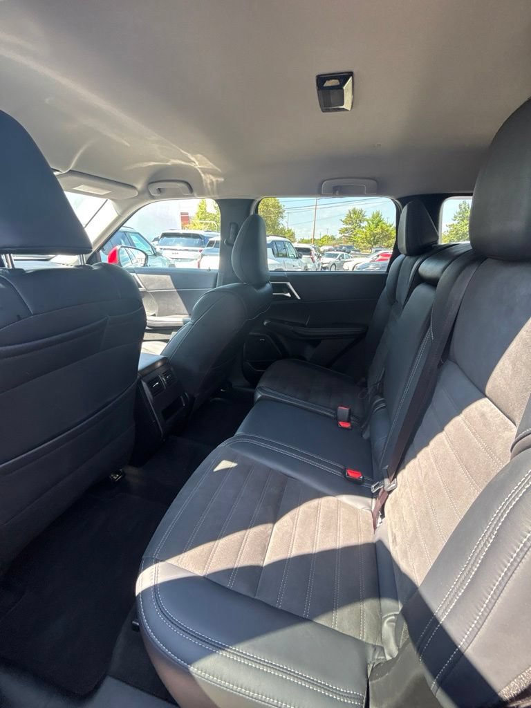 Used 2025 Mitsubishi Outlander SE AWD/4WD image 16