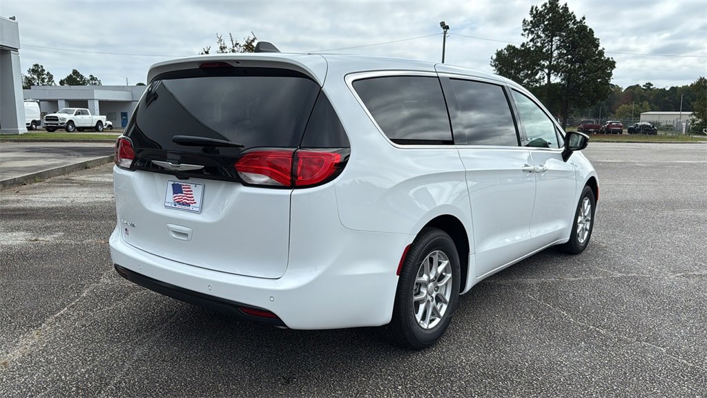 New 2026 Chrysler Voyager LX image 8