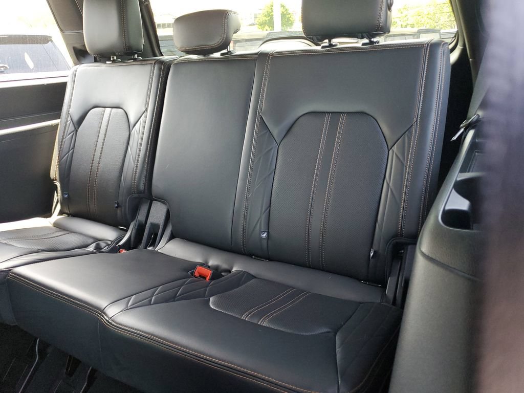 Used 2024 Ford Expedition Platinum AWD/4WD image 12