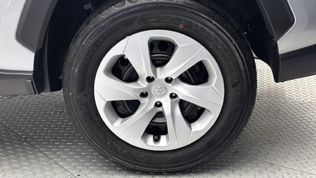 Certified 2025 Toyota RAV4 LE FWD image 6