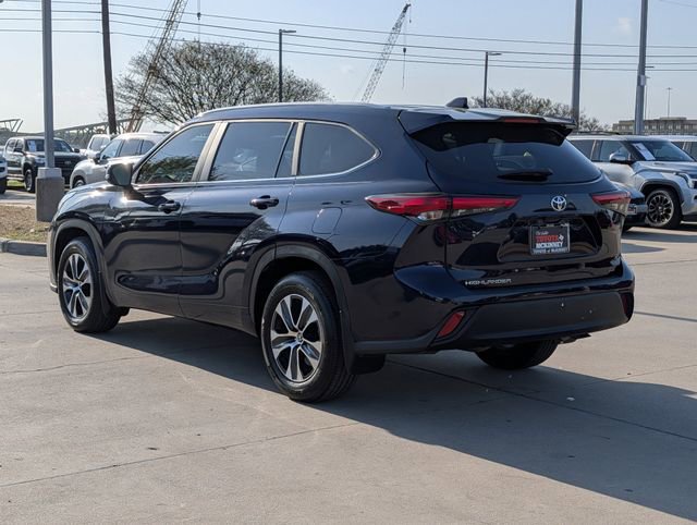 Used 2023 Toyota Highlander XLE image 9