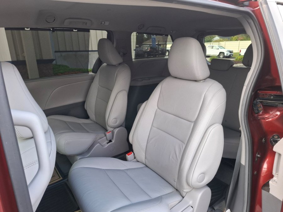 Used 2016 Toyota Sienna XLE w/ XLE Navigation Package AWD/4WD image 29
