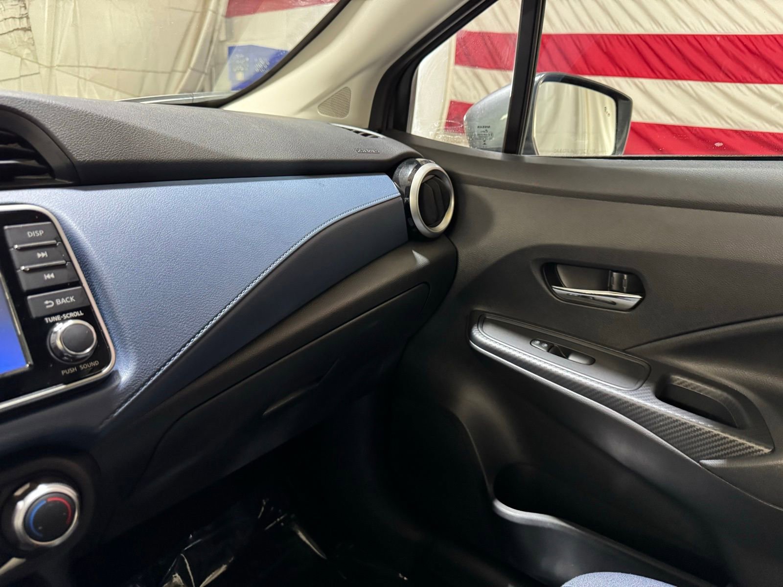 Used 2025 Nissan Versa SV image 27