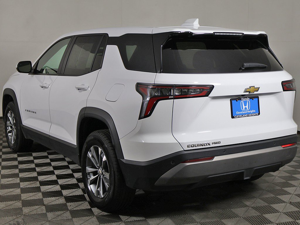 Used 2025 Chevrolet Equinox LT AWD/4WD image 9