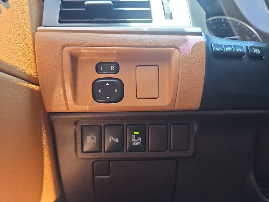 Used 2018 Lexus ES 350 w/ Luxury Package w/Wood Trim FWD image 25