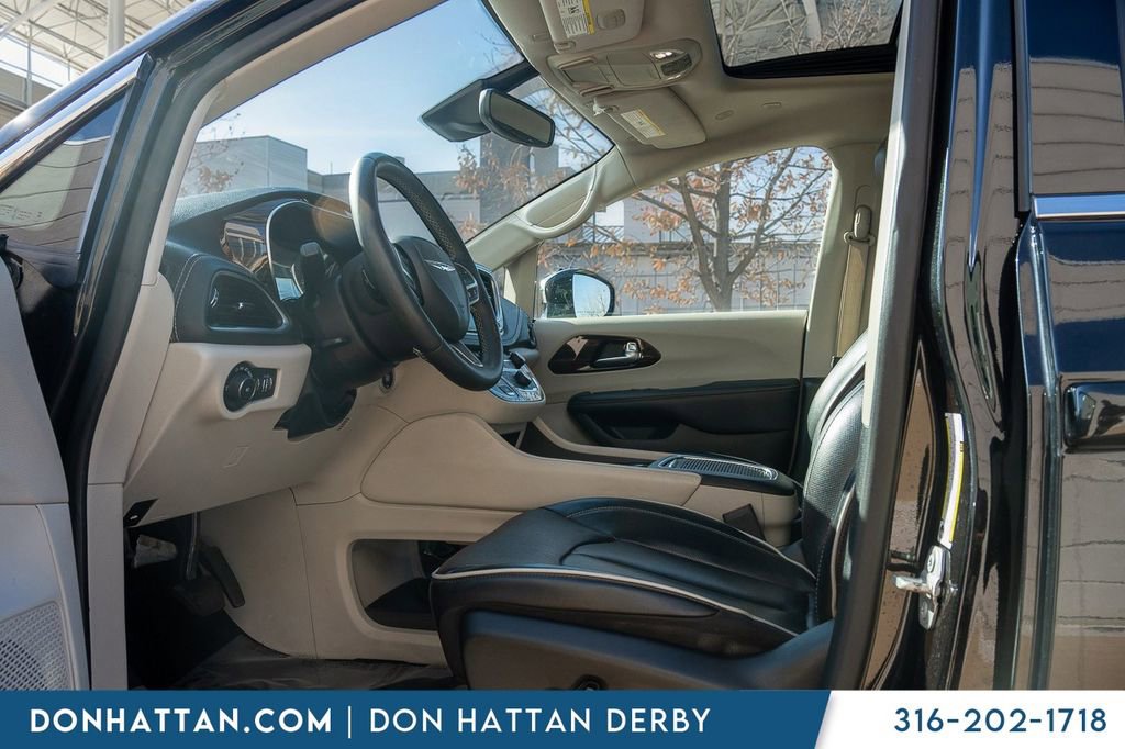 Used 2023 Chrysler Pacifica Limited FWD image 3