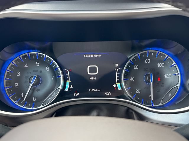 Used 2017 Chrysler Pacifica Touring-L Plus FWD image 17