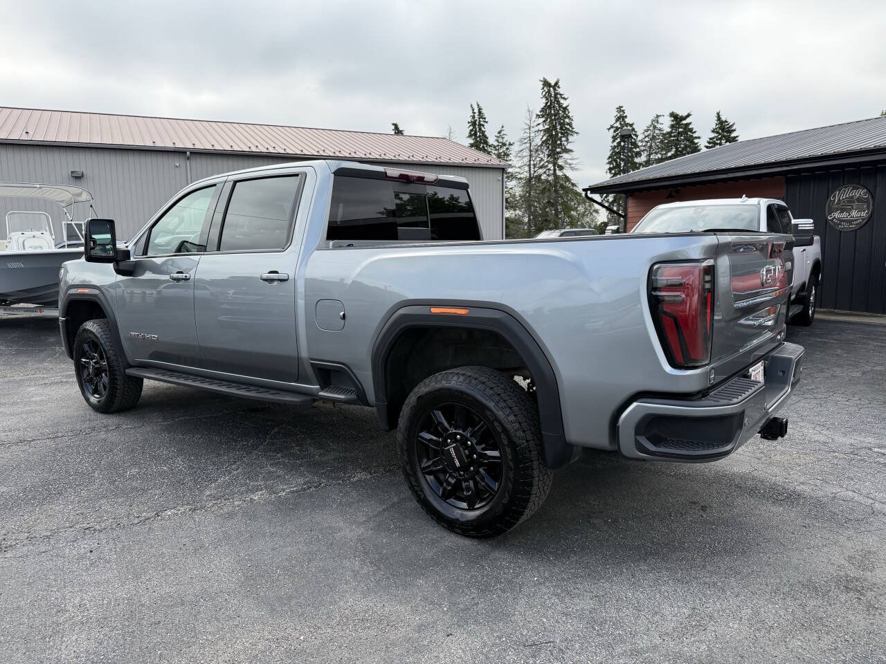 Used 2024 GMC Sierra 2500 AT4 w/ AT4 Premium Plus Package AWD/4WD image 3