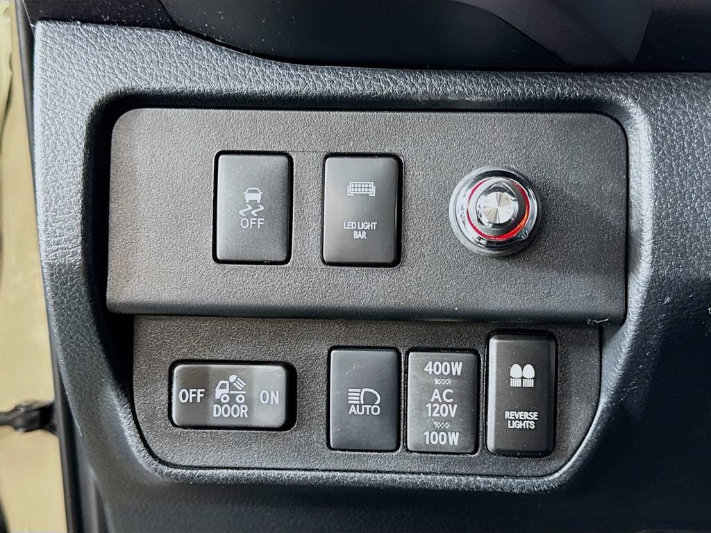Used 2020 Toyota Tacoma TRD Off-Road w/ Technology Package AWD/4WD image 17