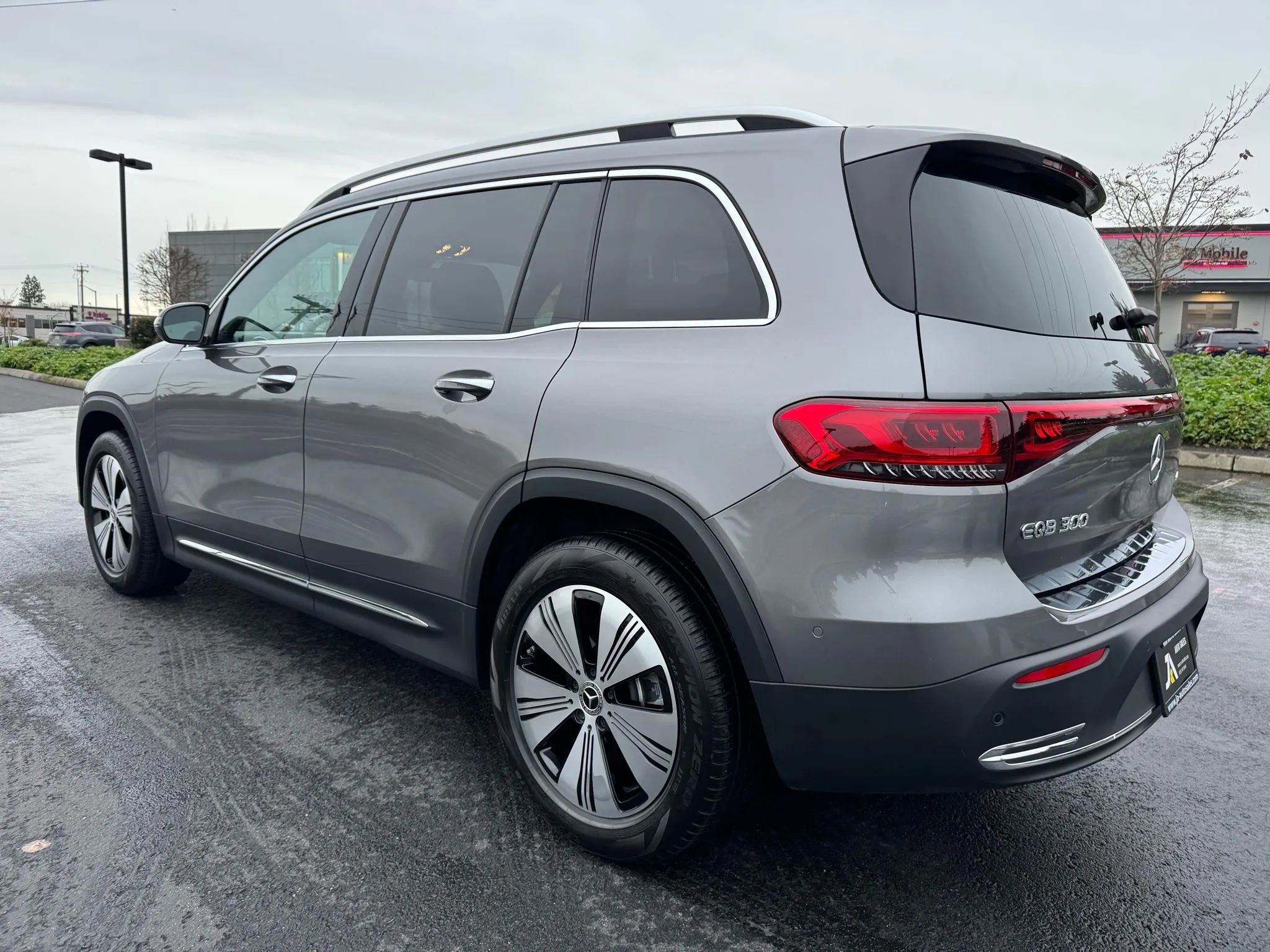 Used 2023 Mercedes-Benz EQB 300 4MATIC w/ Exclusive Package image 7