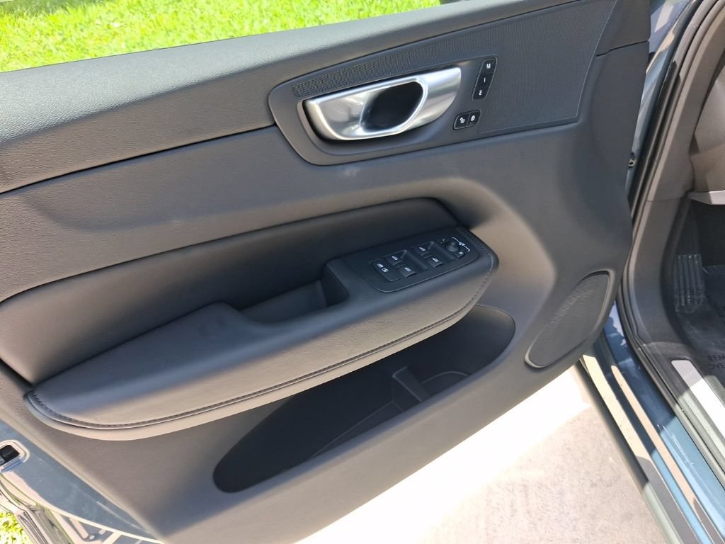 Used 2024 Volvo XC60 B5 Plus w/ Protection Package Premier AWD/4WD image 15