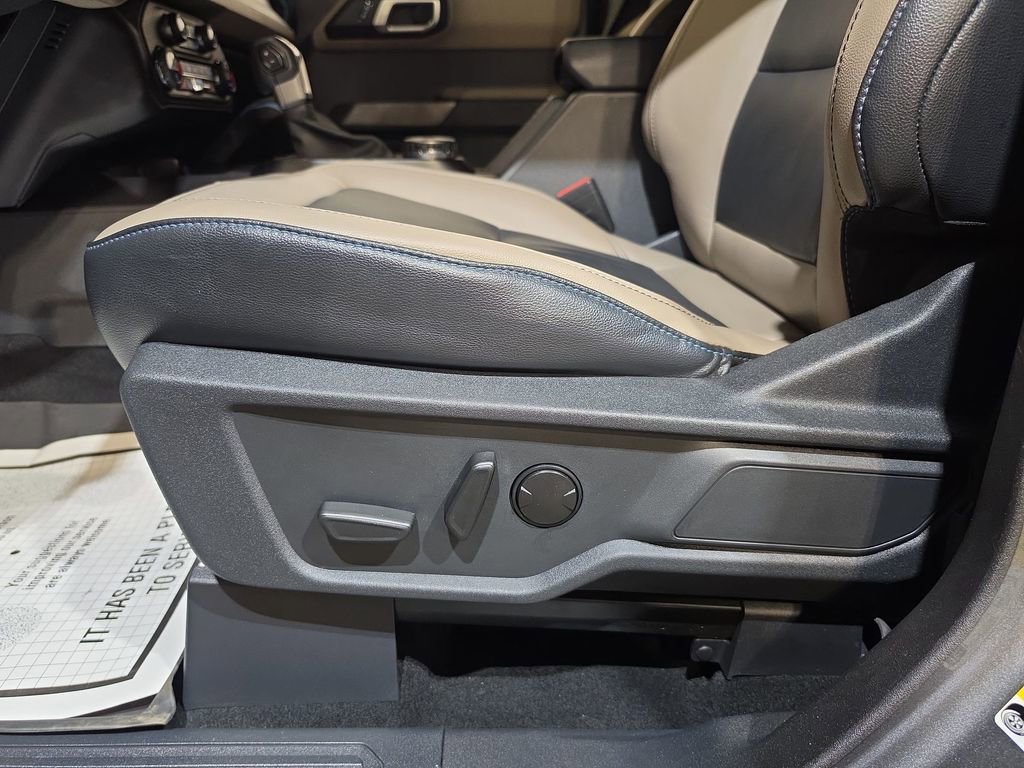 Used 2023 Ford Bronco Wildtrak AWD/4WD image 14