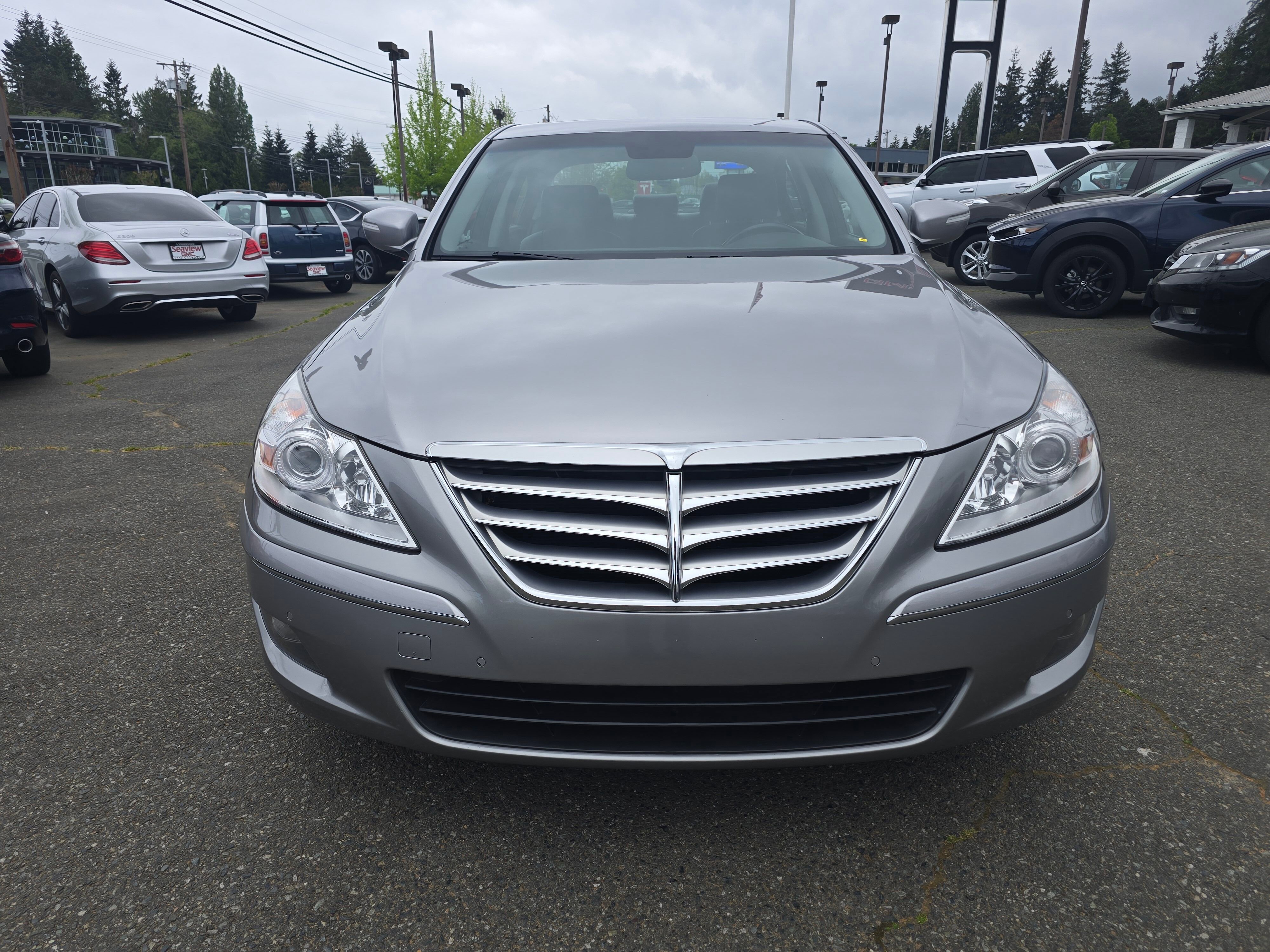 Used 2009 Hyundai Genesis 3.8 w/ Technology Pkg 4 RWD image 2