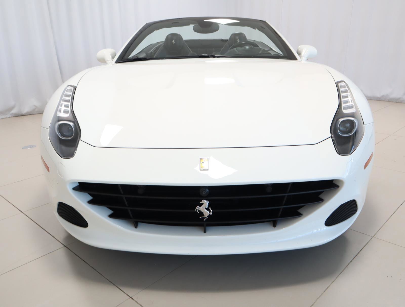 Used 2016 Ferrari California T image 4