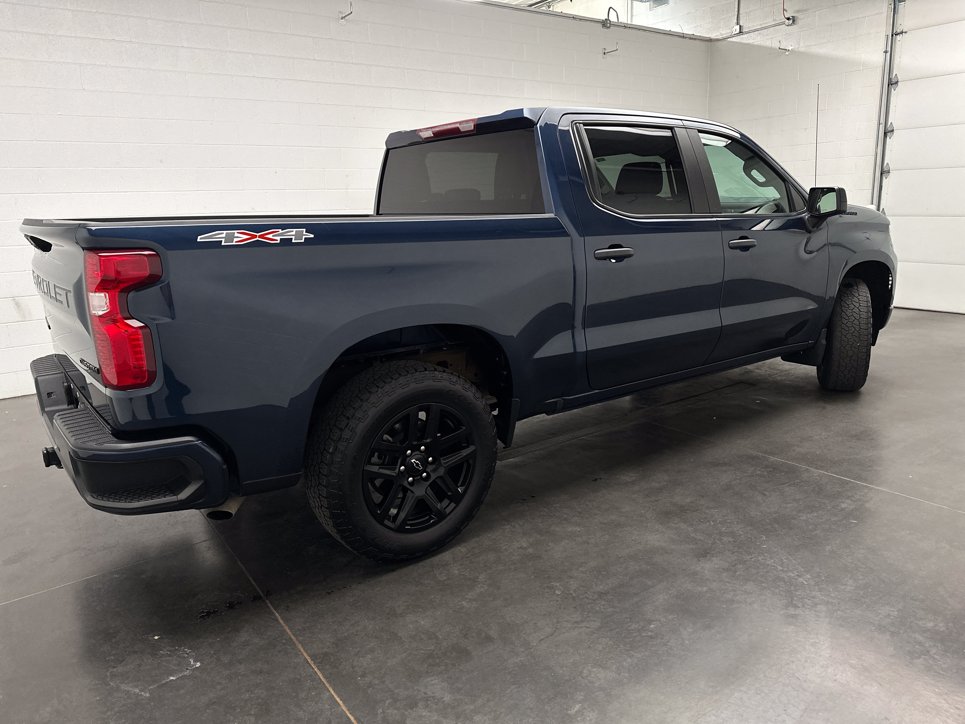 Used 2022 Chevrolet Silverado 1500 Custom w/ LPO, Dark Essentials Package AWD/4WD image 9
