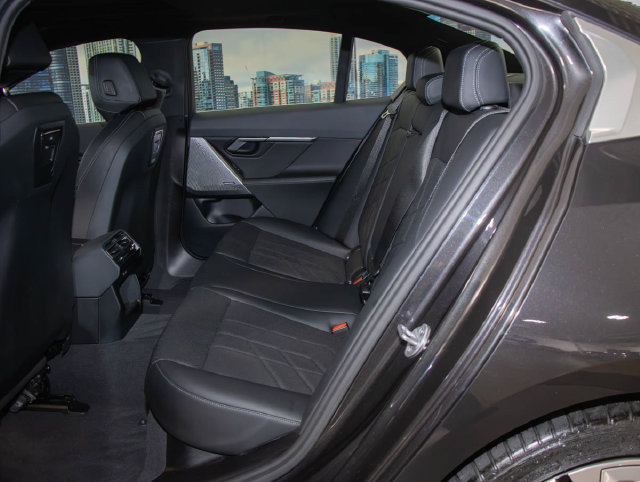 Used 2024 BMW i5 eDrive40i w/ Premium Package RWD image 20