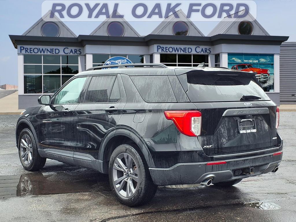 Used 2023 Ford Explorer XLT w/ Equipment Group 202A image 2