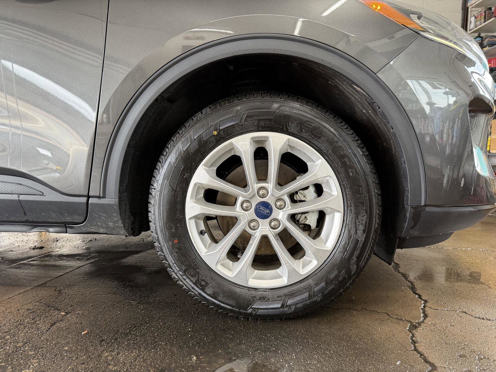 Used 2020 Ford Escape SE image 32