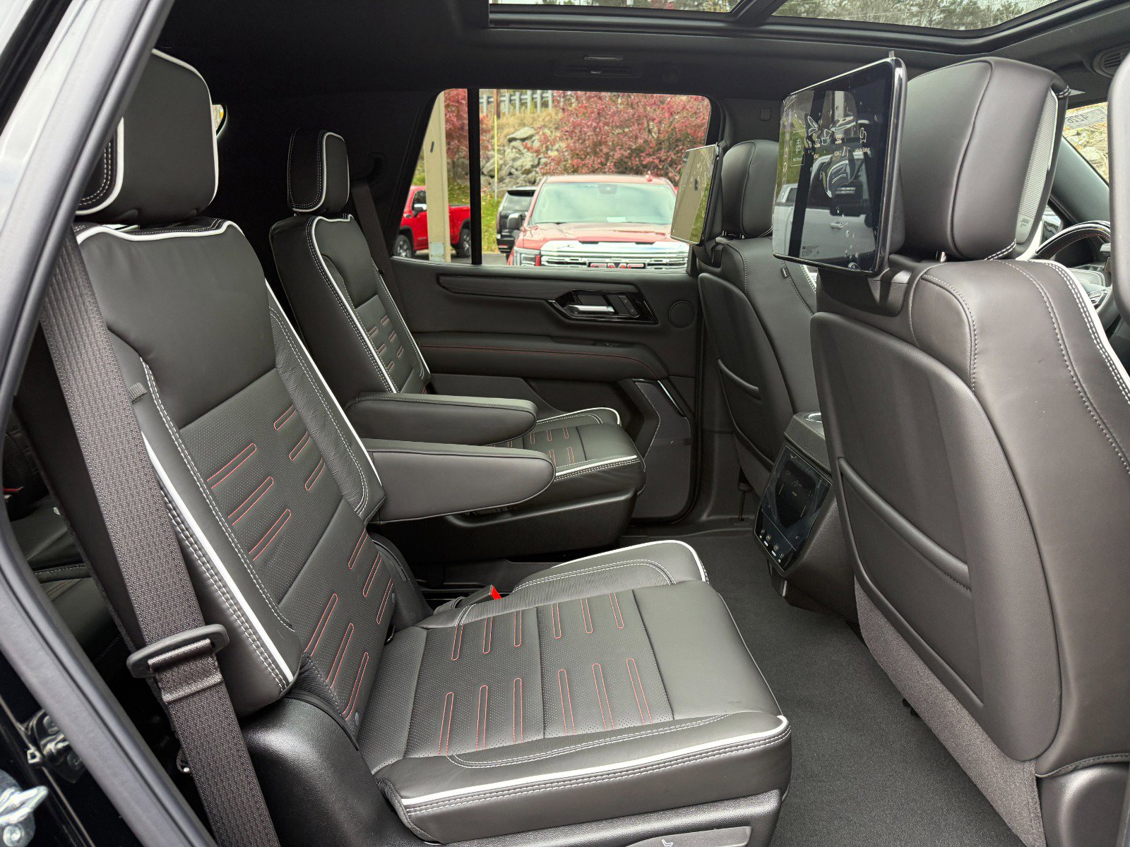 New 2026 GMC Yukon AT4 Ultimate w/ LPO, Illumination Package image 22