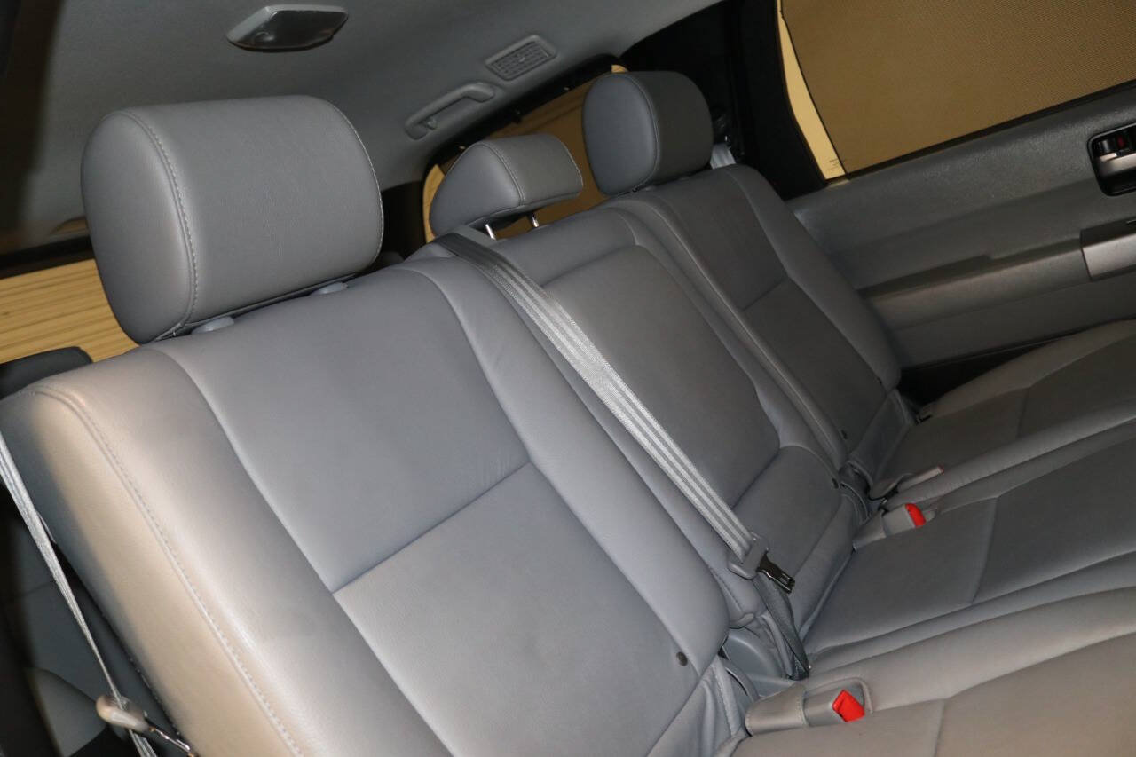 Used 2017 Toyota Sequoia Limited w/ Safety & Convenience Package AWD/4WD image 94