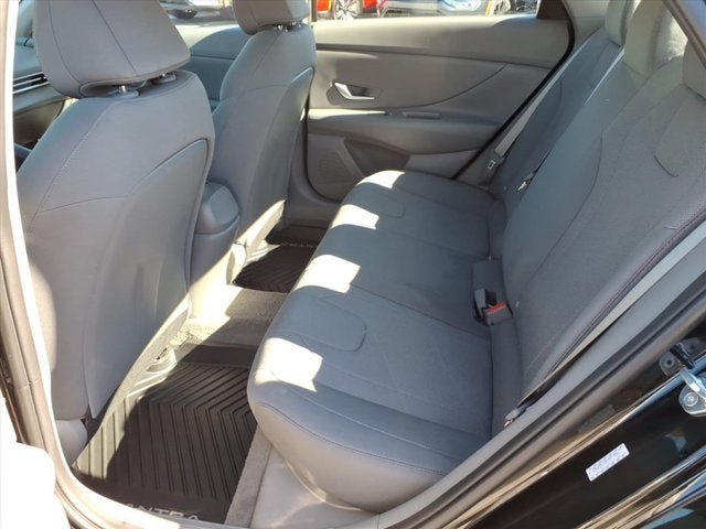 Used 2023 Hyundai Elantra SE FWD image 10
