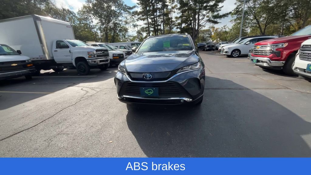 Used 2024 Toyota Venza XLE image 8
