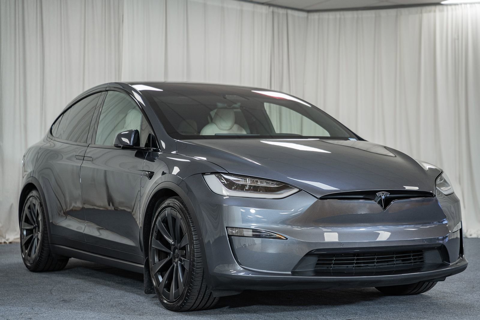 Used 2022 Tesla Model X image 1
