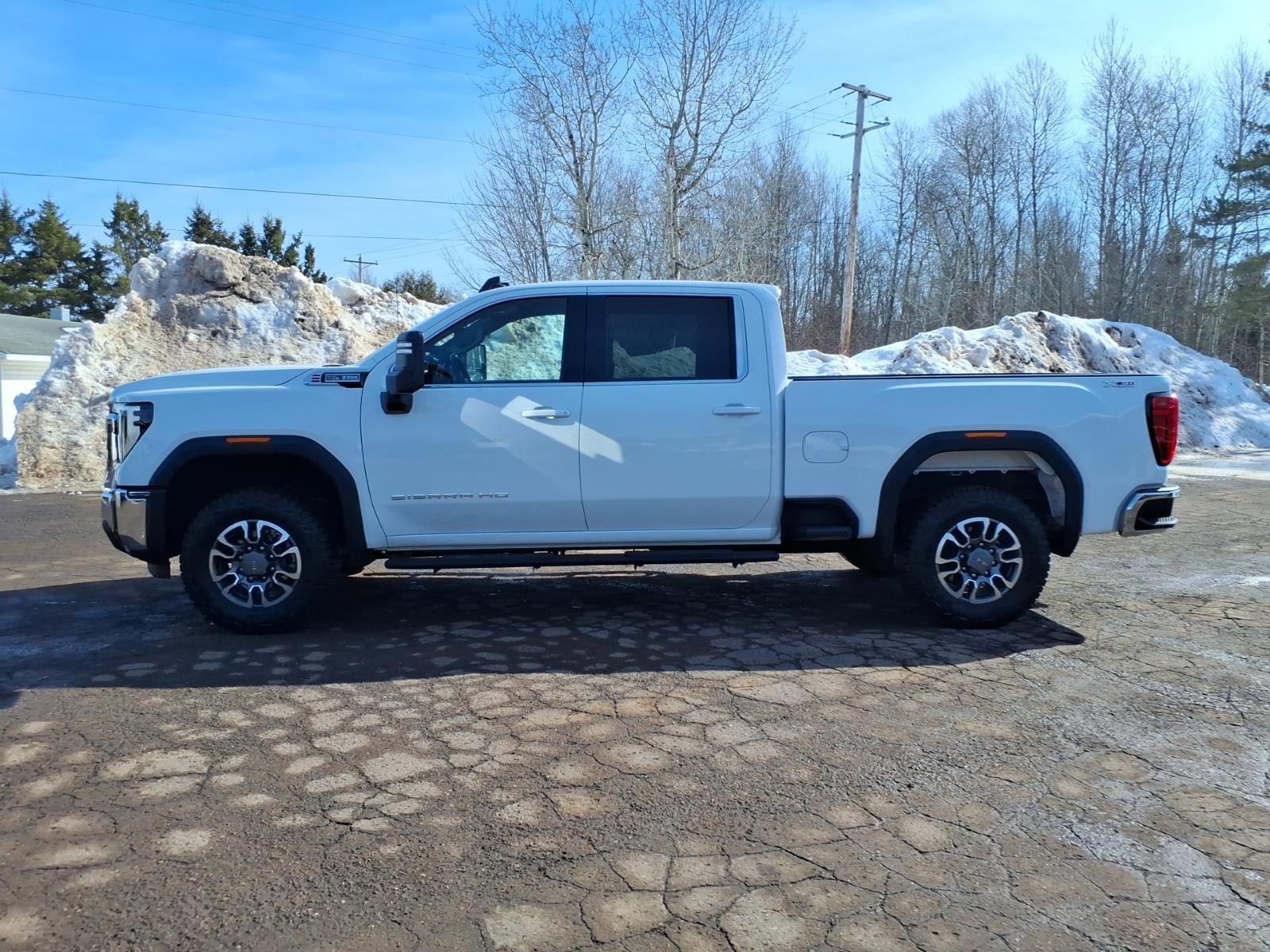 Used 2024 GMC Sierra 2500 SLE w/ SLE Convenience Package AWD/4WD image 3