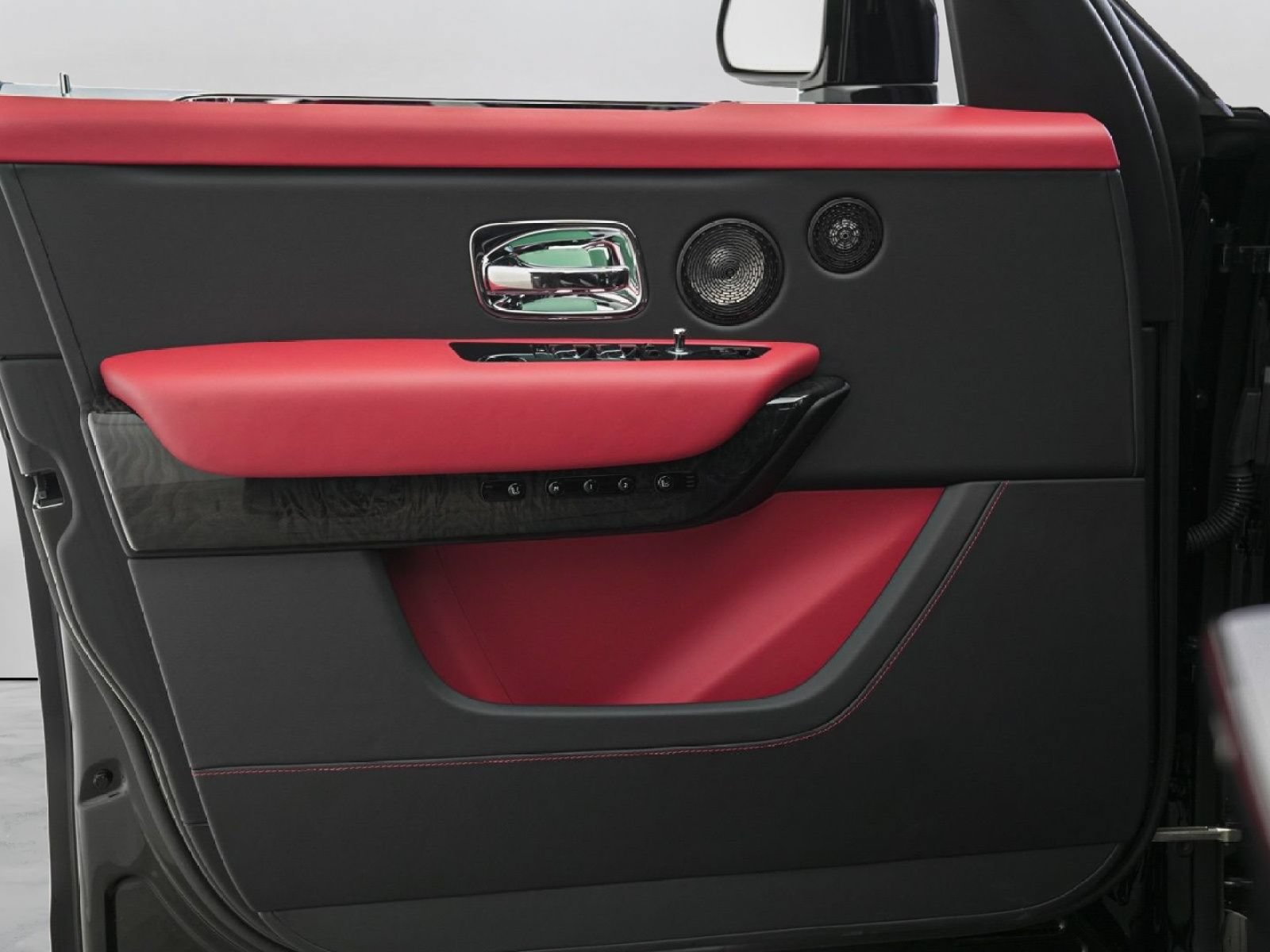 Certified 2025 Rolls-Royce Cullinan AWD/4WD image 17
