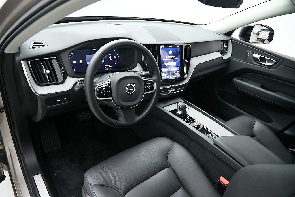 Certified 2025 Volvo XC60 T8 Plus w/ Protection Package Premier AWD/4WD image 12
