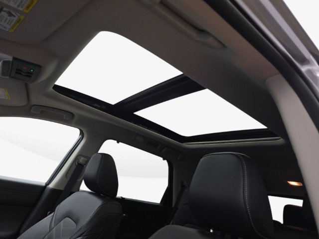 Used 2025 Nissan Pathfinder Platinum FWD image 29