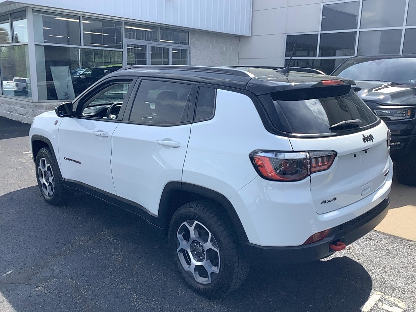 Certified 2022 Jeep Compass Trailhawk w/ Trailhawk Convenience Group AWD/4WD image 6