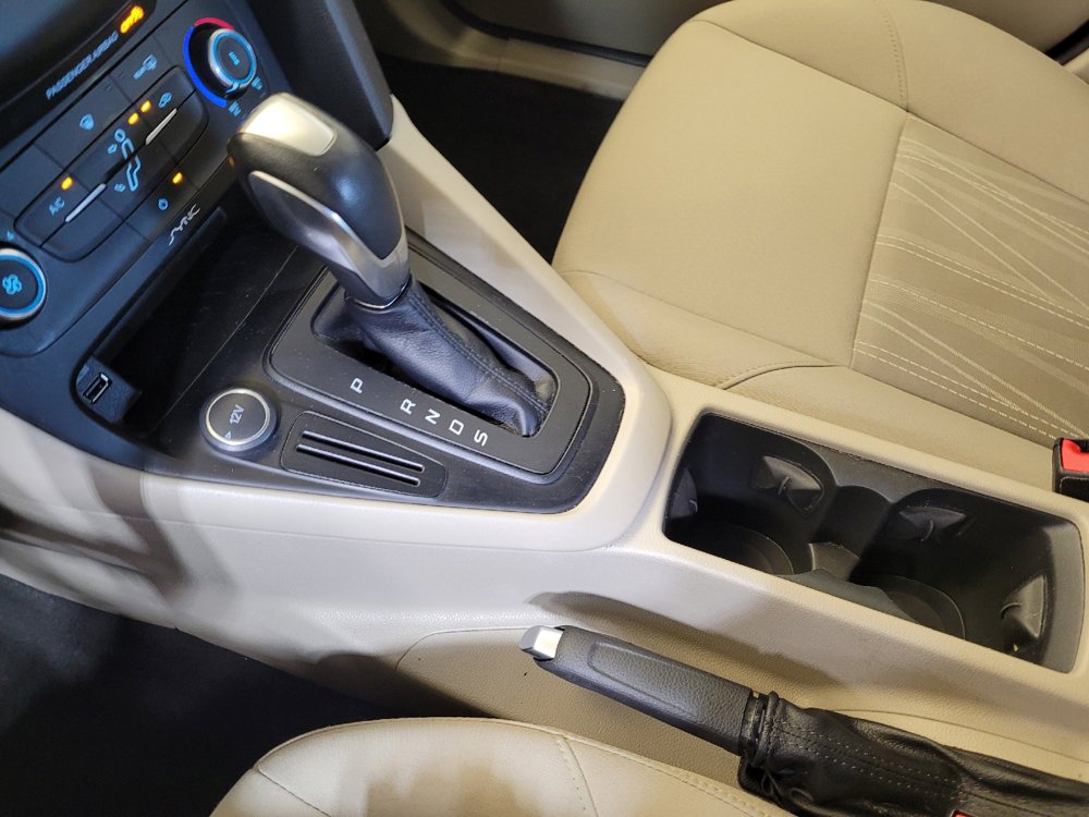 Used 2015 Ford Focus SE w/ SE Sport Package FWD image 26