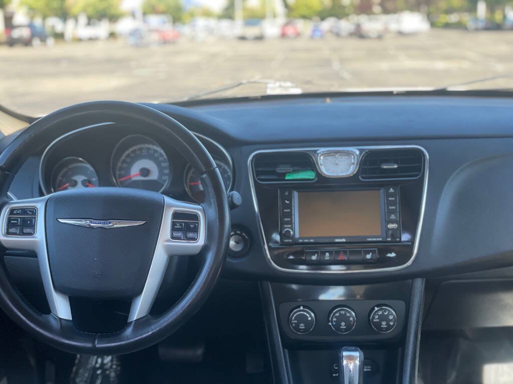 Used 2011 Chrysler 200 Limited FWD image 11
